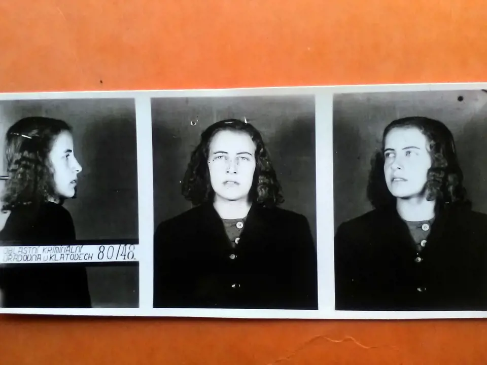Policejní fotografie Marie Heiny před uvězněním