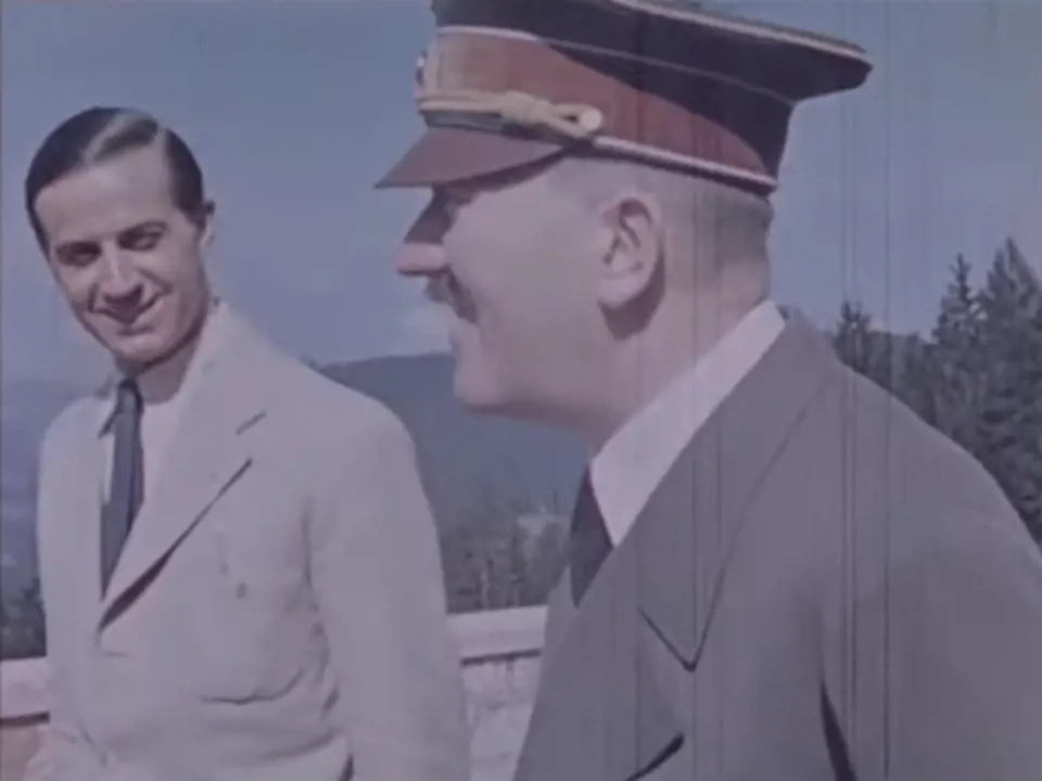 Dr. Karl Brandt a Adolf Hitler. Brandt byl osobním lékařem Hitlera od roku 1934.