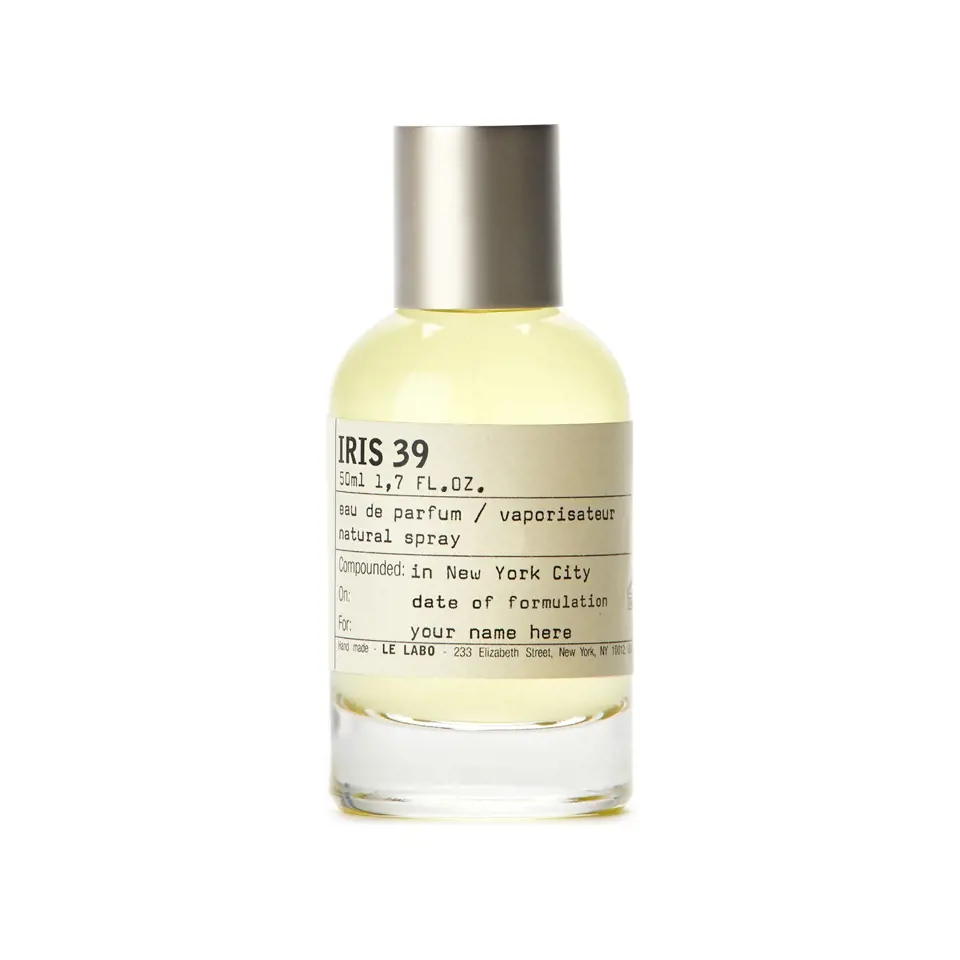 Z parfémů se Denise líbí Iris od Le Labo, první si kdysi koupila v New Yorku asi před čtyřmi lety, když tam byla sama celý týden.