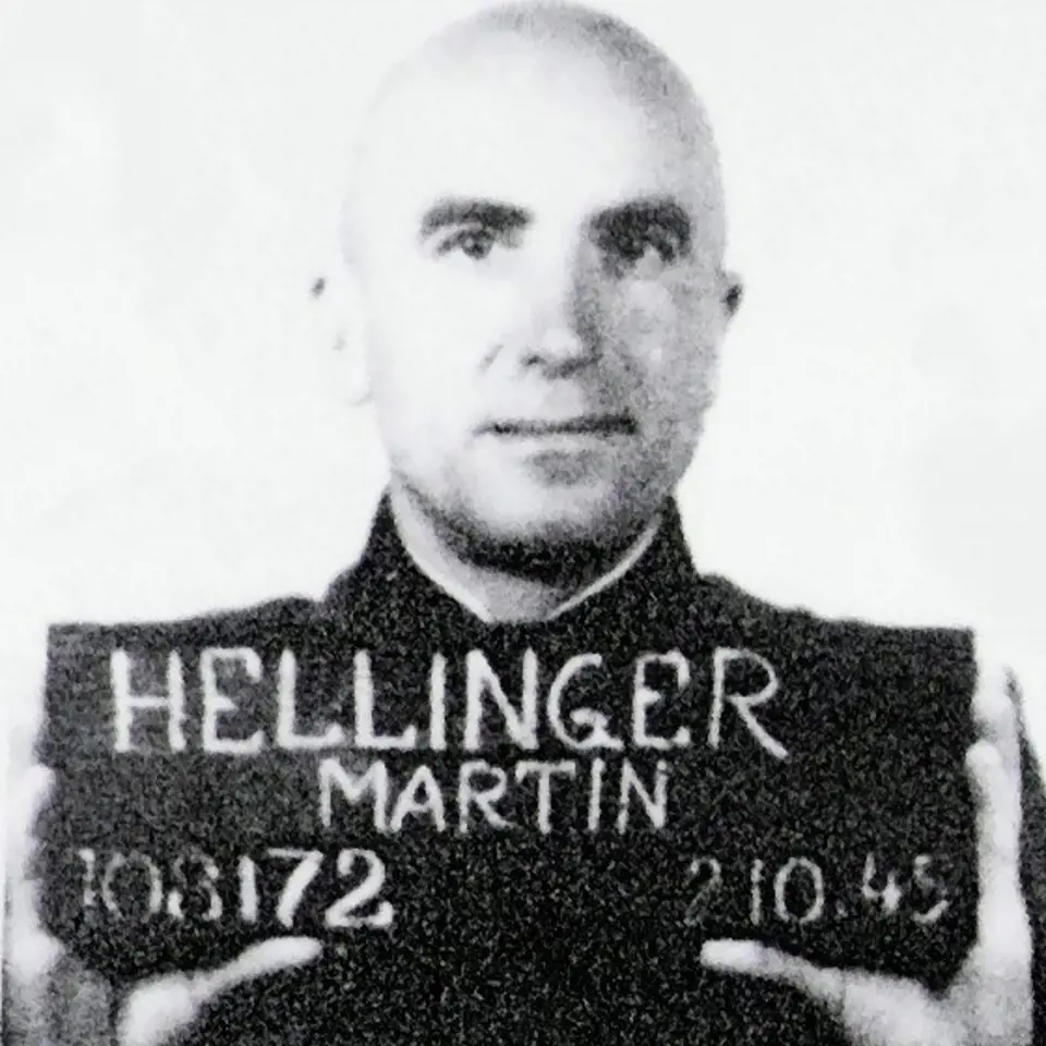 Dr. Martin Karl Hellinger, zubař z koncentračního tábora Ravensbrück. Za zločiny proti lidskosti byl odsouzen k 15 letům odnětí svobody.