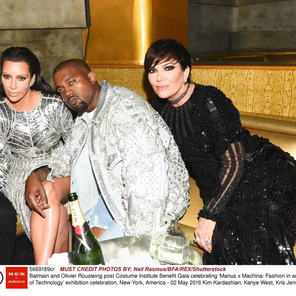 Kim Kardashian s manželem Kanyem Westem a matkou Kris Jenner