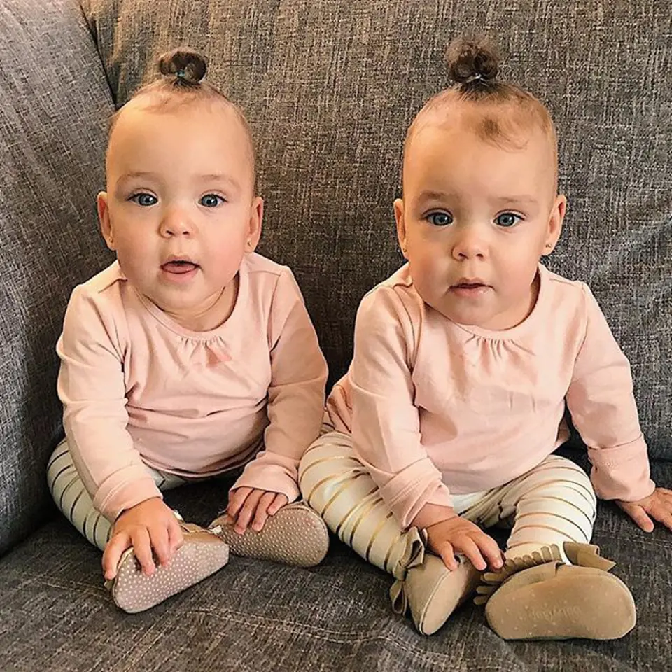 Dvojčata se narodila předčasně.