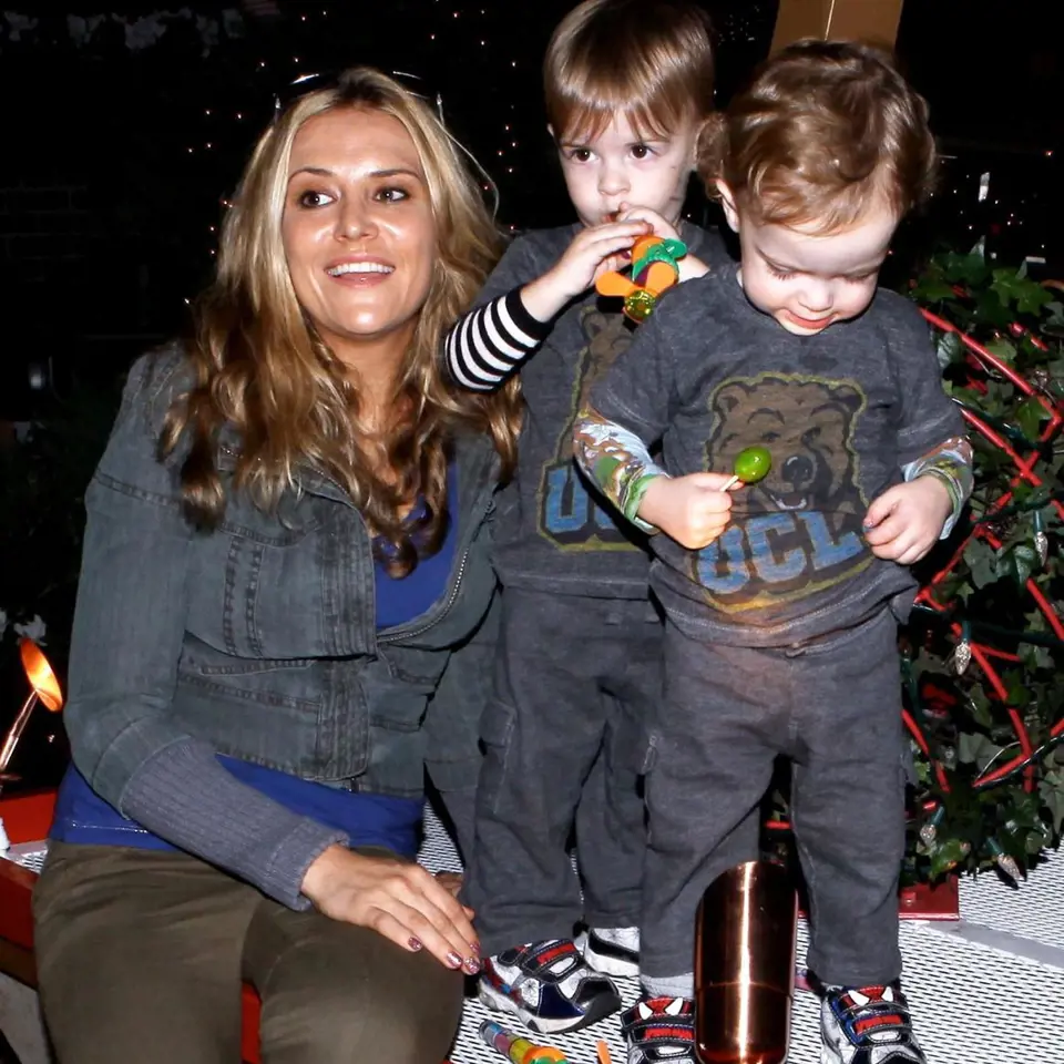 Brooke Mueller se svými dvojčaty Bobem and Maxem