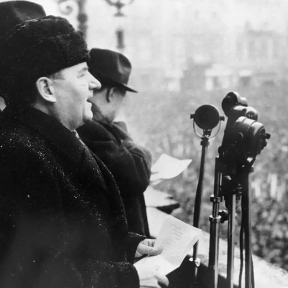 Klement Gottwald při proslovu v únoru 1948