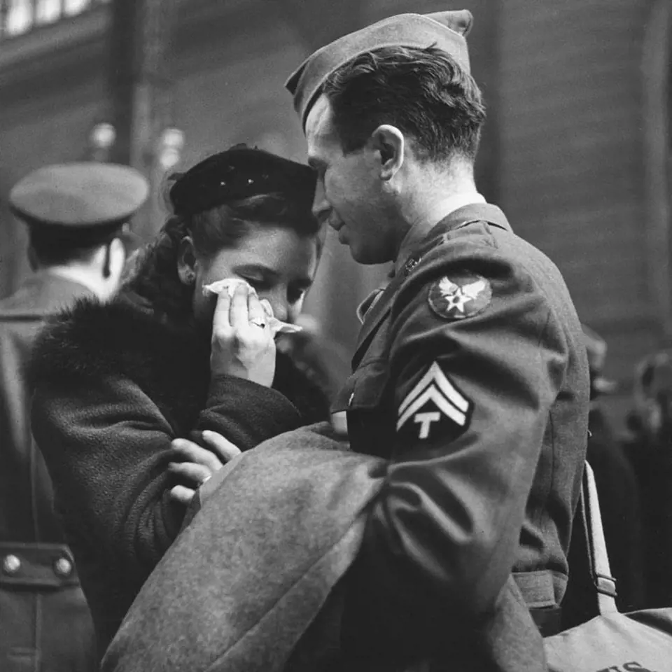11. Rozloučení s odjíždějícími jednotkami, New York – nádraží Penn Station, duben 1943 