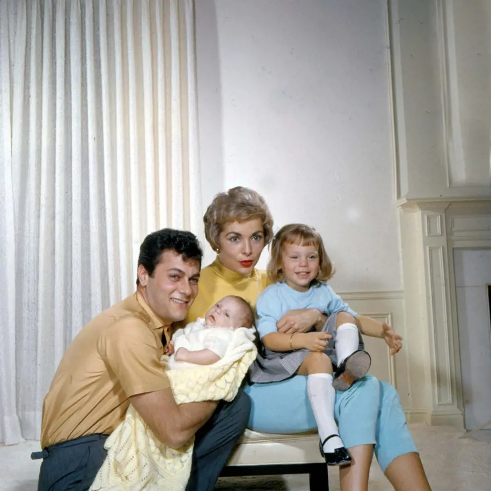31 let: S Tonym Curtisem měla dcery Kelly (vpravo) a Jamie Lee. 