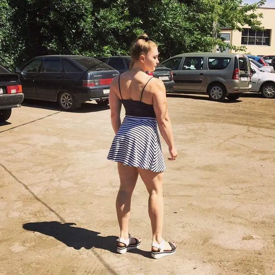 Julia Vins (21): Ruska s tváří anděla a TĚLEM, ZE KTERÉHO SI SEDNETE NA ZADEK!