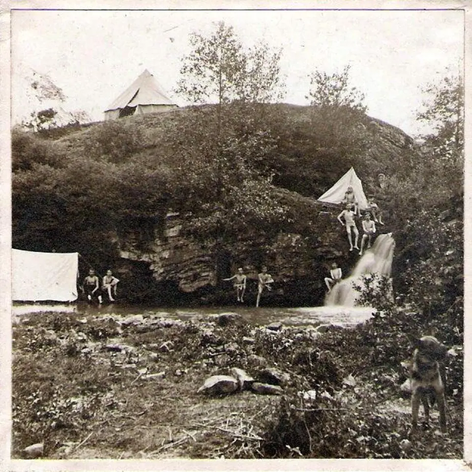 Skauti v Prokopském údolí (1911)
