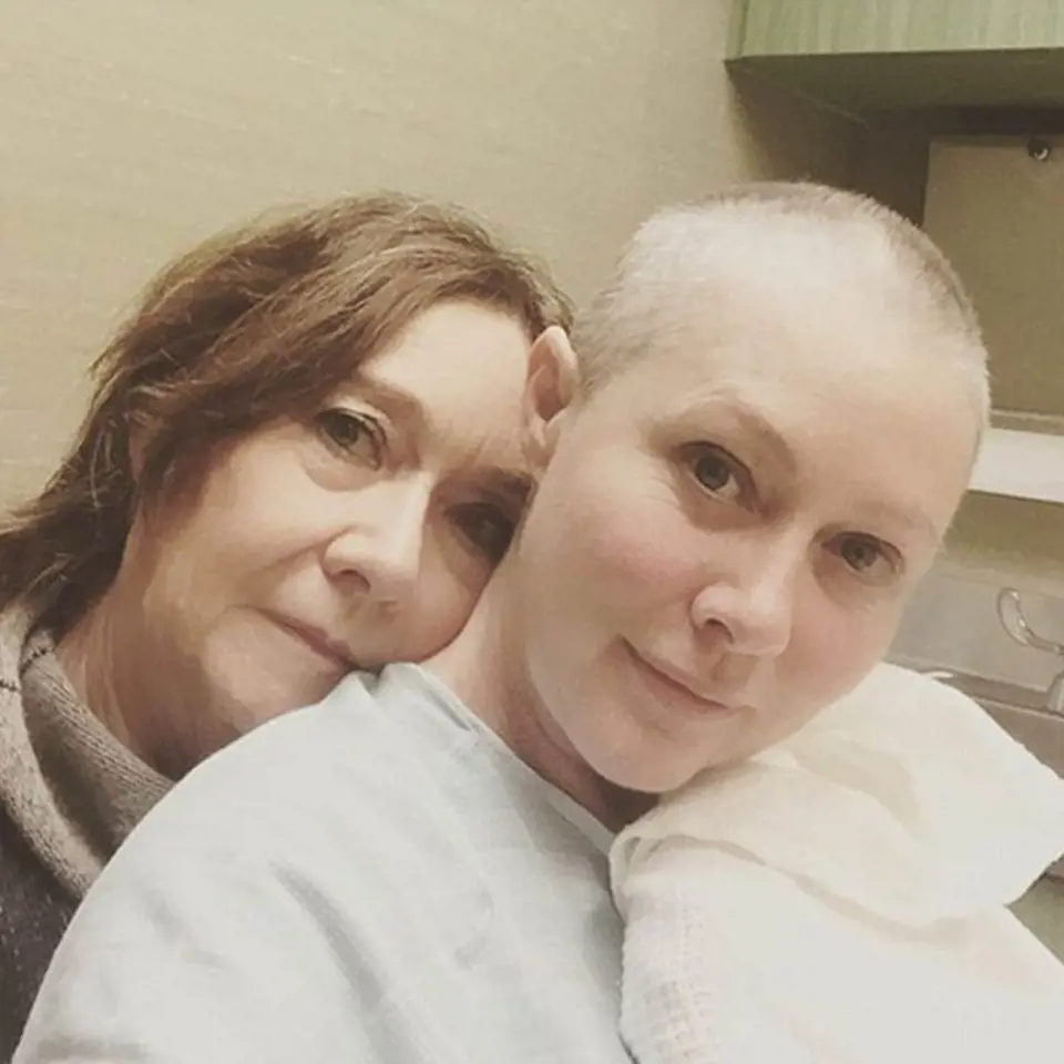 V roce 2015 poprvé oznámila, že bojuje s rakovinou prsu. 