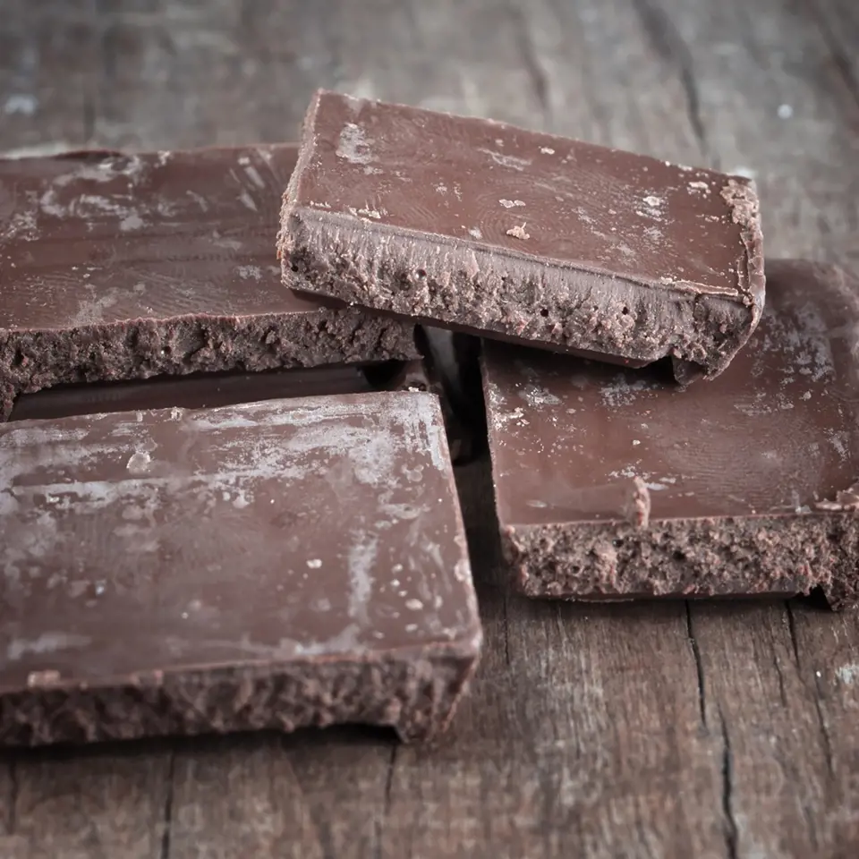 Čokoláda uvolňuje tuk a vytváří na svém povrchu nevzhlednou vrstvu.
