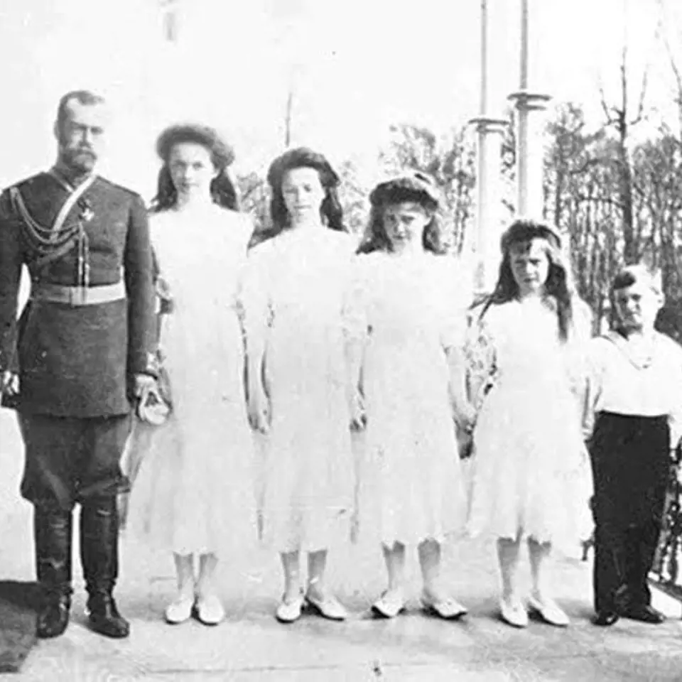 Car Mikuláš II. s dětmi