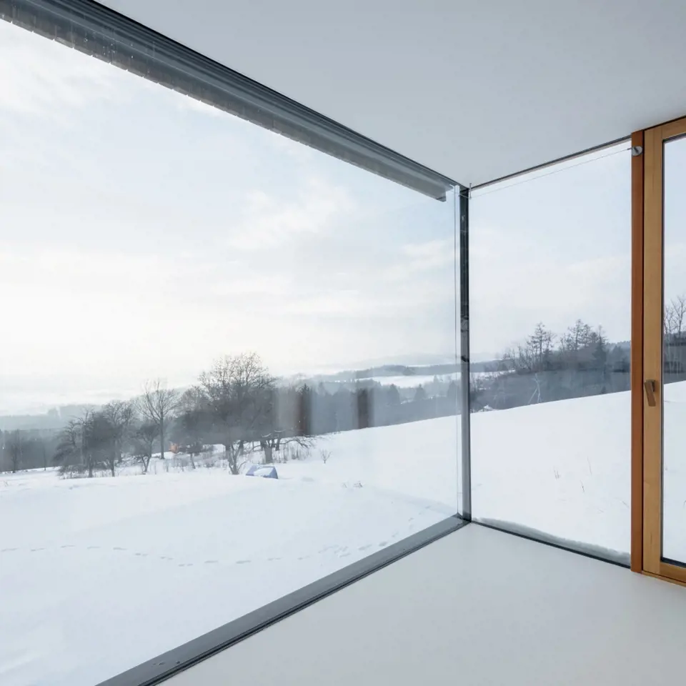 Moderní prosklený dům nabízí krásné výhledy na Krkonoše.