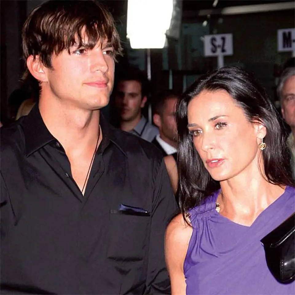 Ashton Kutcher plnil média i svým soukromým životem – jeho první manželkou byla o 15 let starší Demi Moore.
