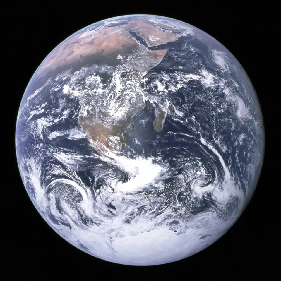 Rotace Země kolem své osy se údajně zpomaluje zhruba každých sto let.