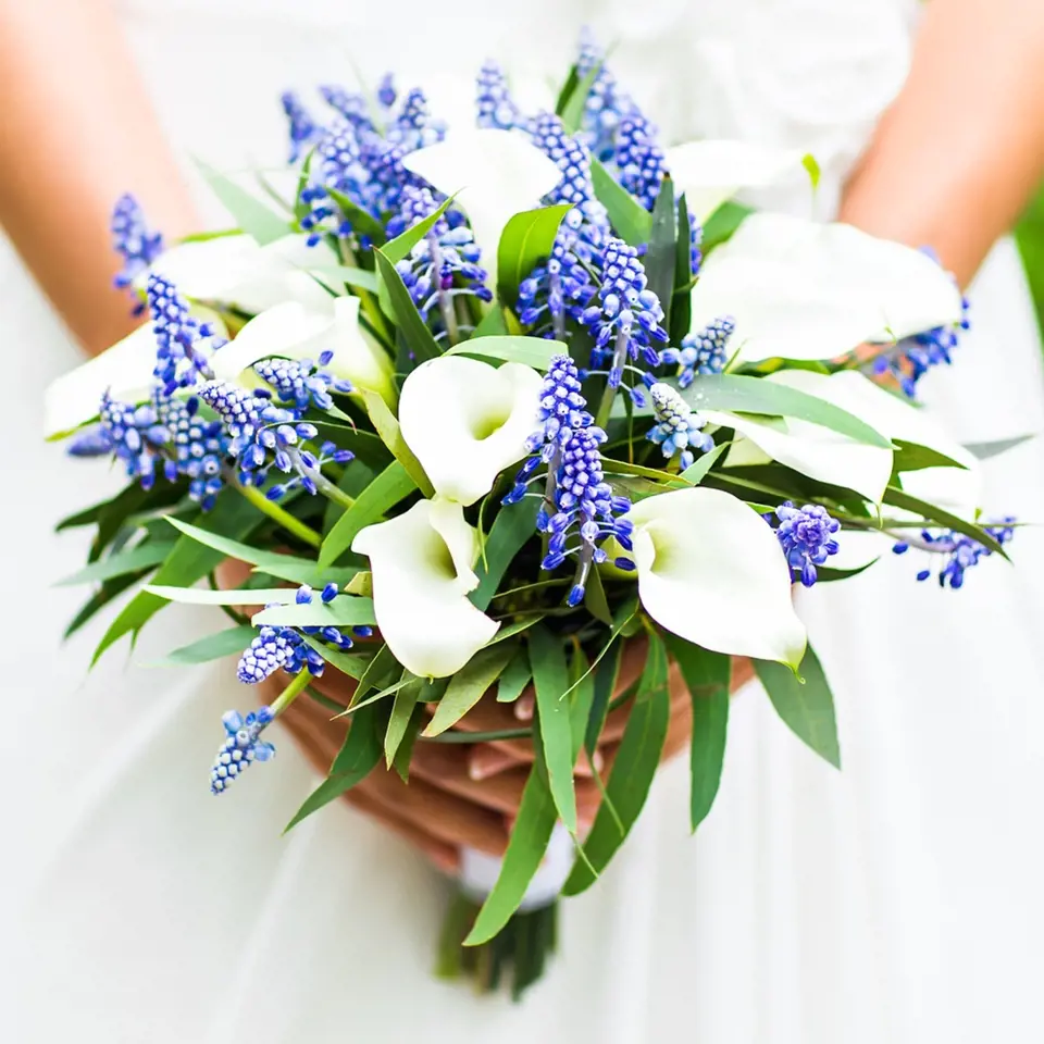 Hravá kytice jako stvořená pro jarní svatbu