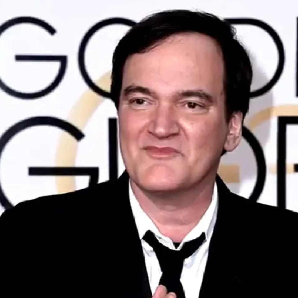 Tarantino doopravdy nestárne. Dost možná má smlouvu s ďáblem a prodal mu svou duši. Zkrátka je stejný už posledních pětadvacet let. Quentin je týpek.