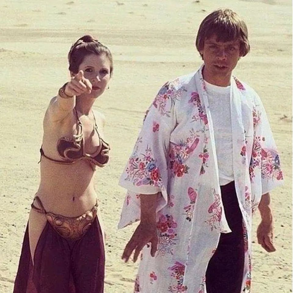 Mark Hamill si během natáčení Star Wars půjčil župánek Carrie Fisher.