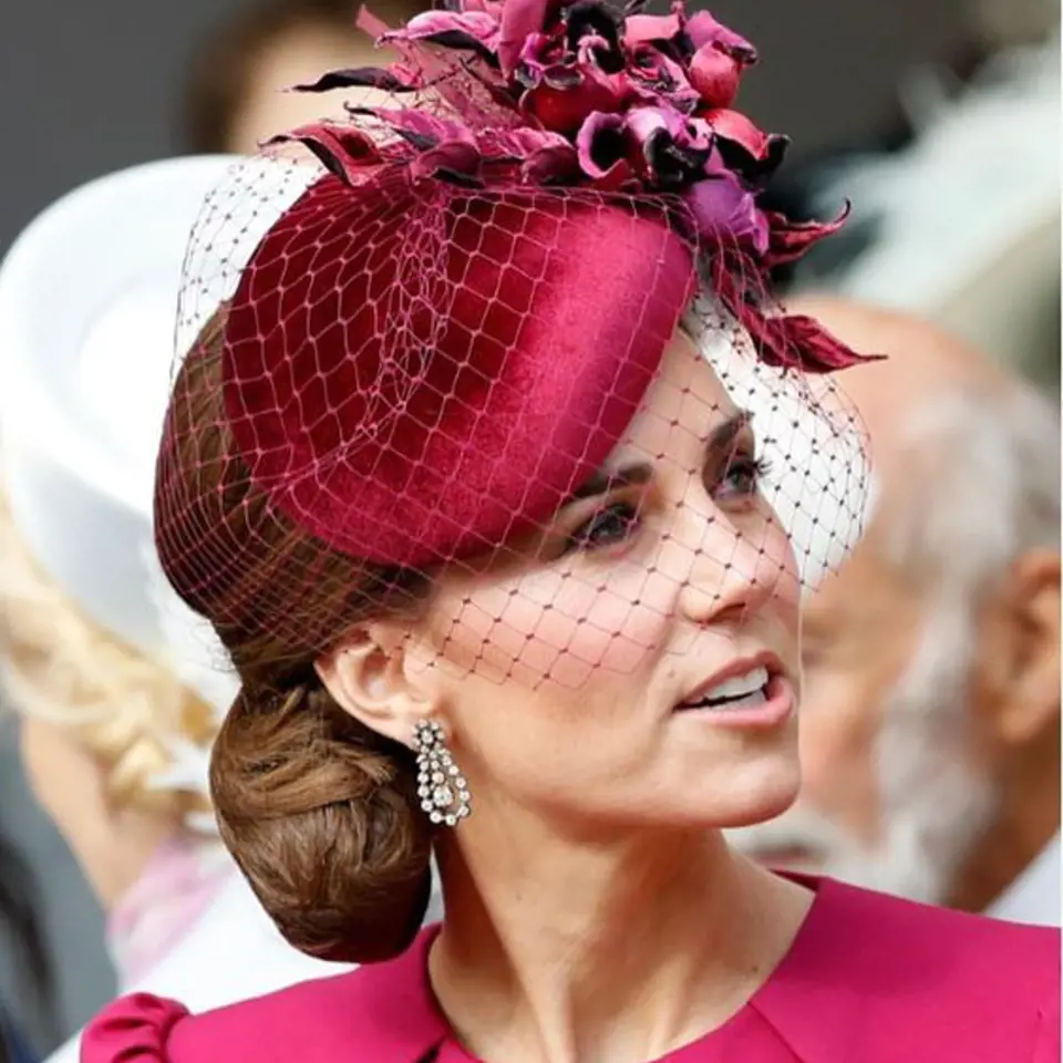 Kate je nekorunovanou královnou kloboučků.