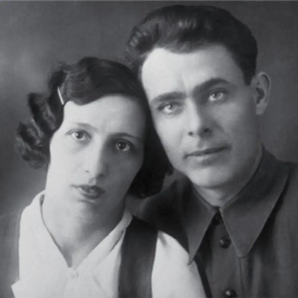 Brežněv na archivním snímku se svou manželkou Viktorií