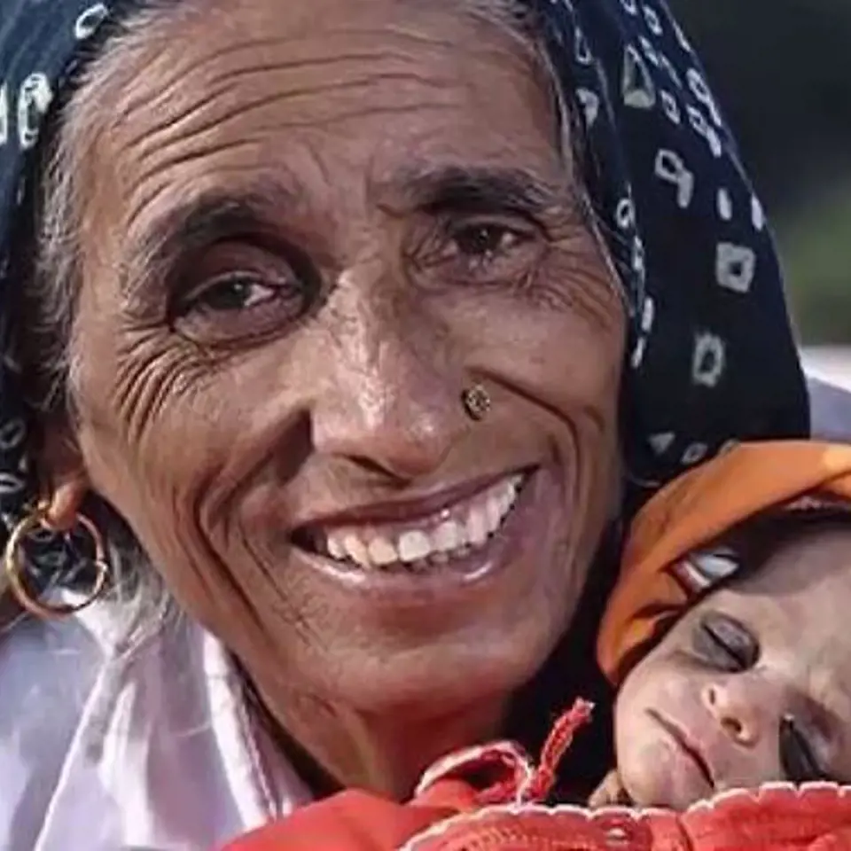 Nejstarší prvorodička - Rajo Devi Lohan porodila své první dítě v 70 letech.