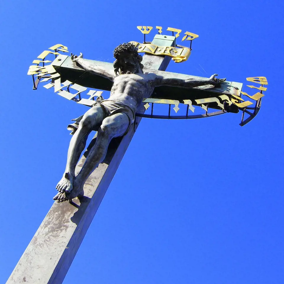 Ukřižovaný Kristus na pražském Karlově mostě