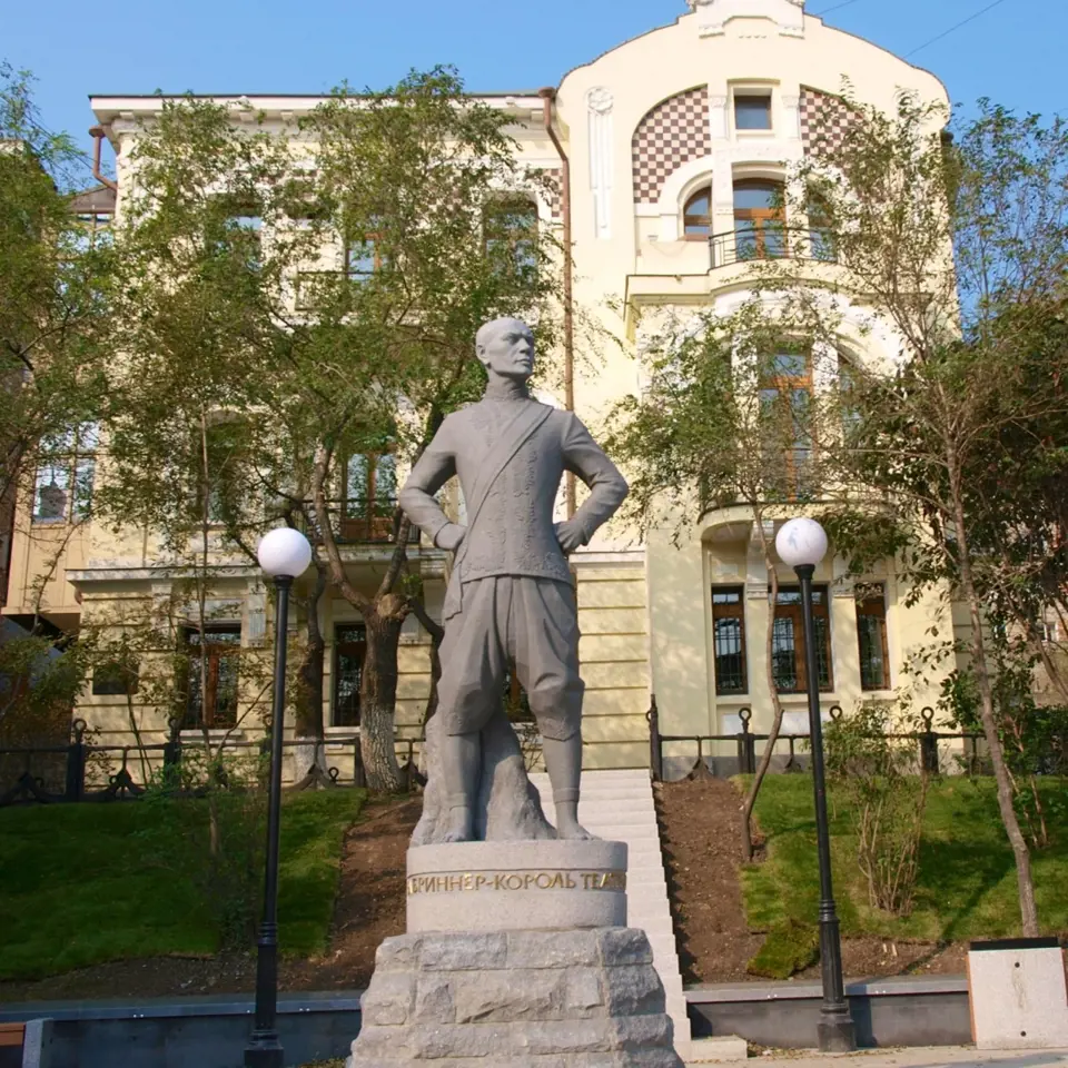 Brynnerova socha ve Vladivostoku
