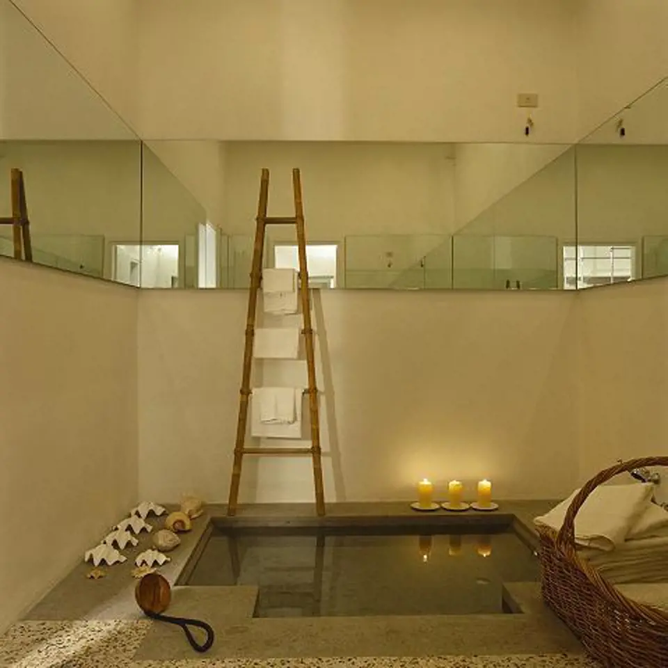 Žebřík z bambusu je praktický a zajímavý koupelnový doplňek