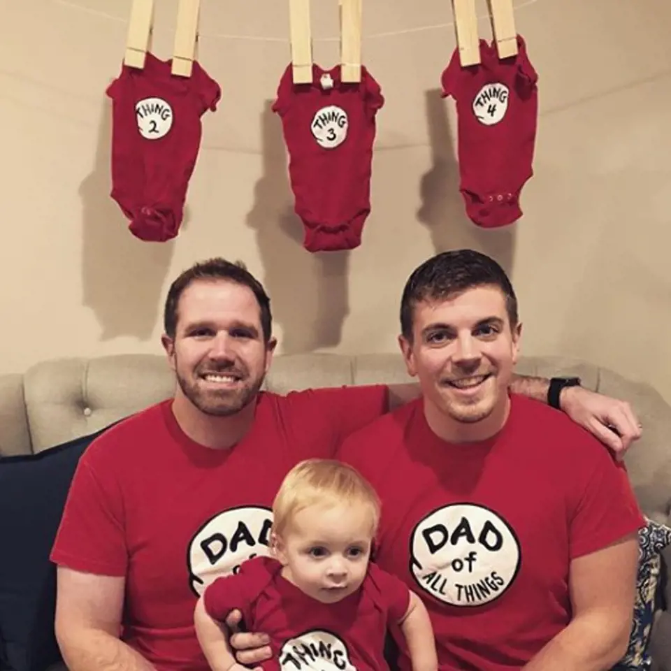 Fotka, kterou Adam s Jayem oznámili, že čakají trojčata.