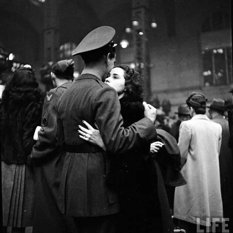 5. Rozloučení s odjíždějícími jednotkami, New York – nádraží Penn Station, 1943 