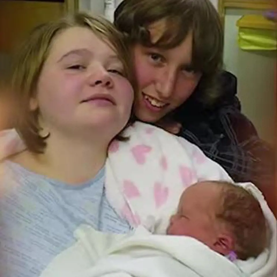 April Webster a Nathan Fishbourne se svým novorozeným synem.