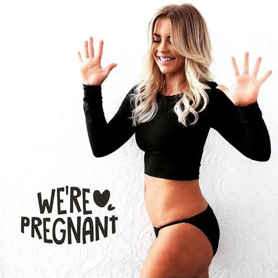 Takto Jane na Instagramu oznámila, že je v 10. týdnu těhotenství a čeká své druhé miminko.